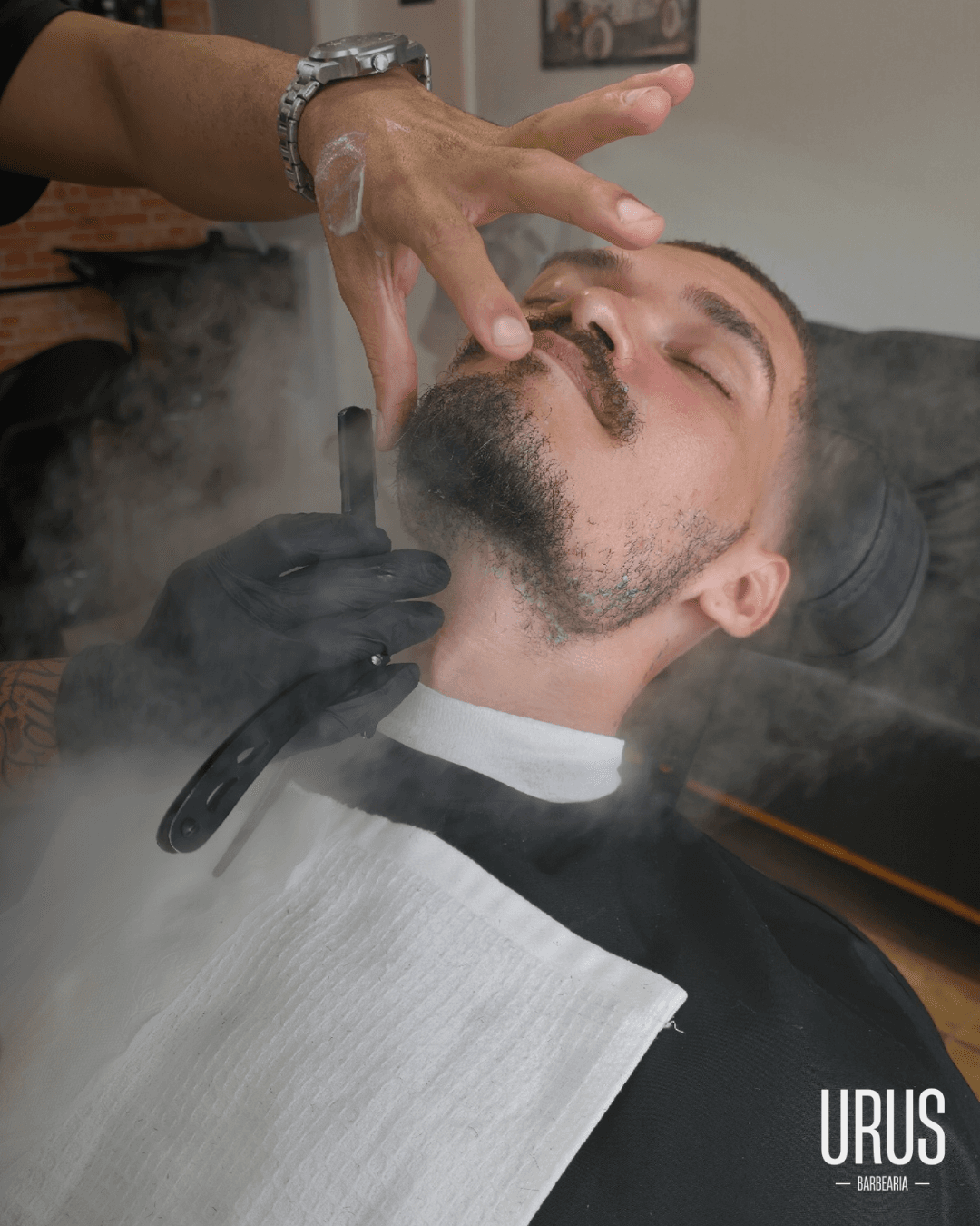 Atendimento de barba na URUS Barbearia